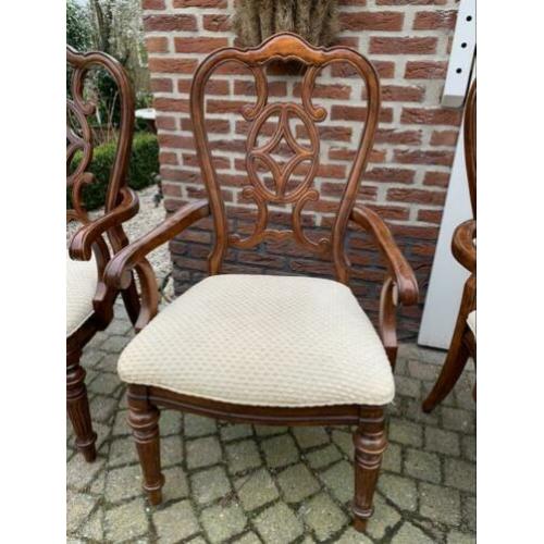 Vier eetkamerstoelen