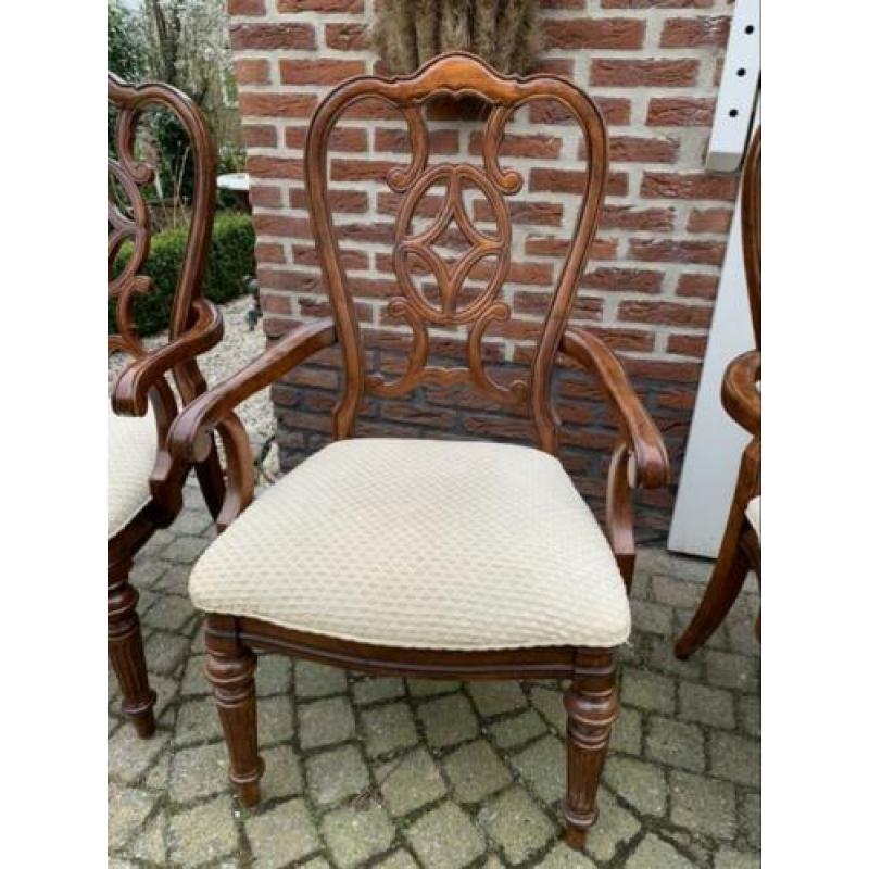 Vier eetkamerstoelen