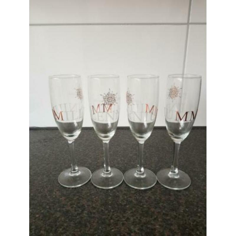 4 millennium champagne glazen