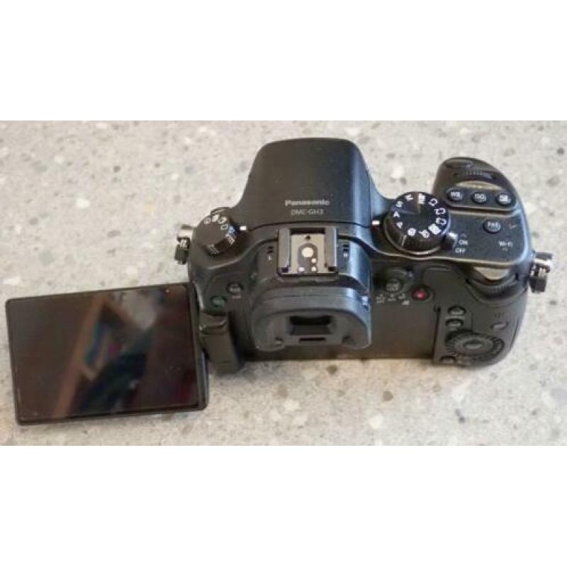 Panasonic Lumix DMC-GH3EG-K + DMW-BGGH3 Set
