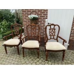 Vier eetkamerstoelen