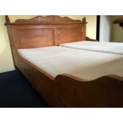 Massief Grenen tweepersoons bed 180 200