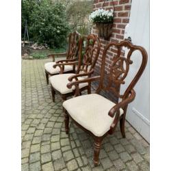 Vier eetkamerstoelen