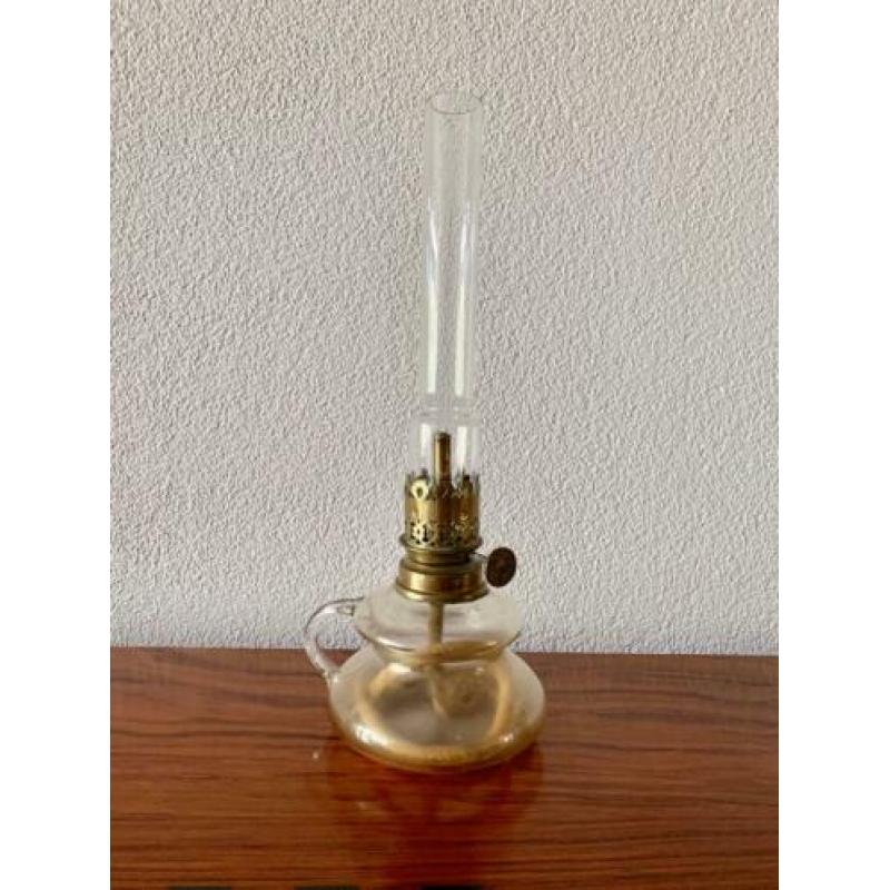 Oud glazen Olielamp ,olielampje van glas 28 cm hoog