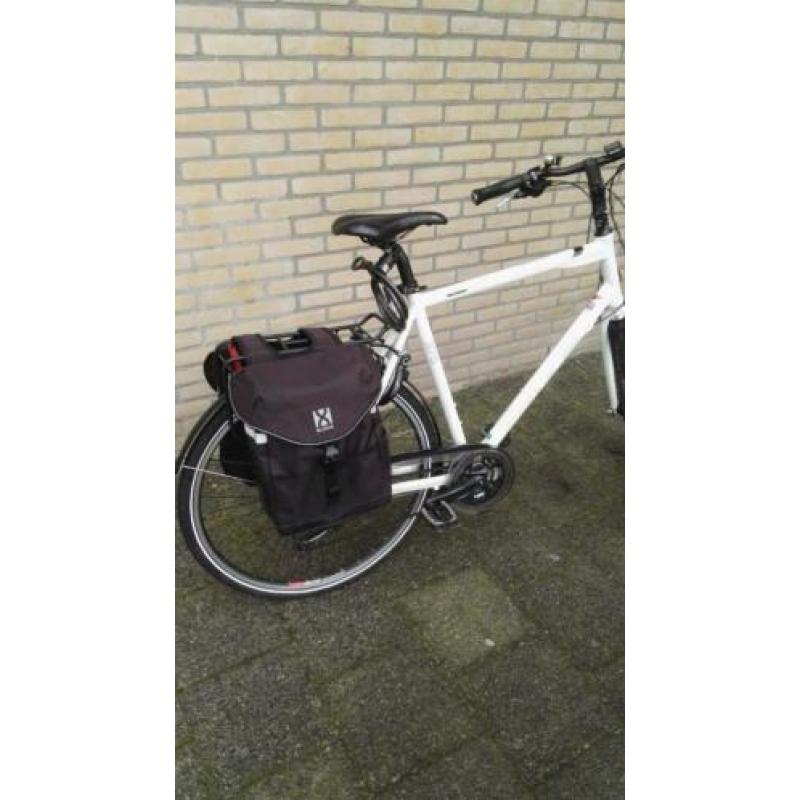 izgs mooie witte BeOne crossover herenfiets 61"