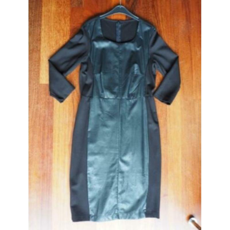 SOYA CONCEPT, zwarte jurk met leather-look detail, mt. M.
