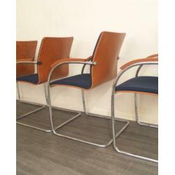 d) Thonet design zwevende buisframe stoelen 4x