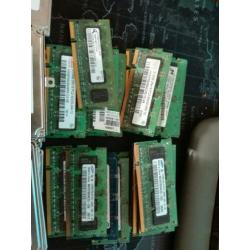 Diverse laptops en toebehoren