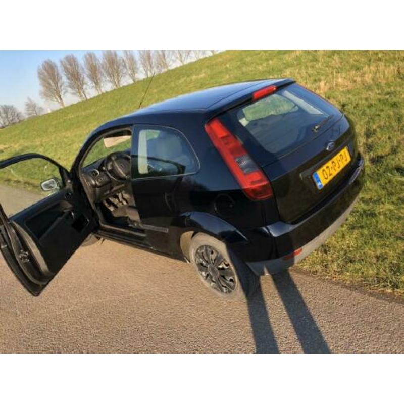 Ford Fiesta 1.3 8V 3DR 2004 Zwart