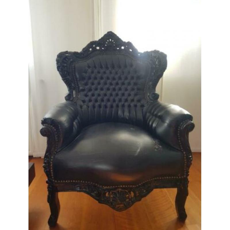 Zwarte barok stoel, fauteuil, licht beschadigd.