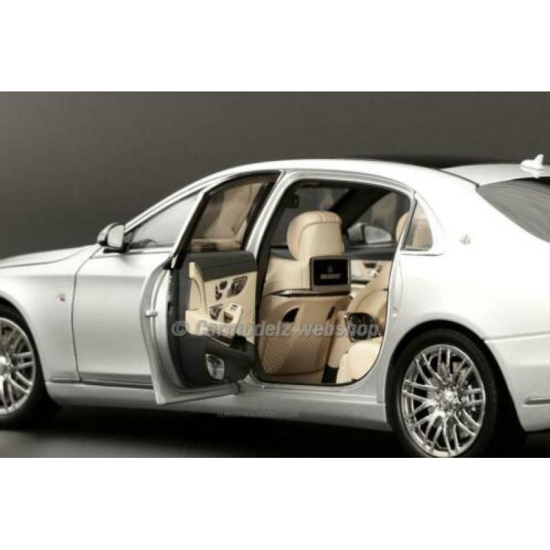 Almost Real 1/18 Brabus 900 Merc. Maybach zilver ALM860103