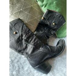 Mooie stoere laarsjes leer met studs