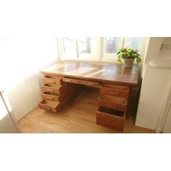 Houten bureau met lades (eikenhout)