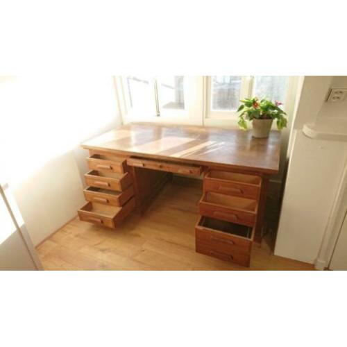 Houten bureau met lades (eikenhout)