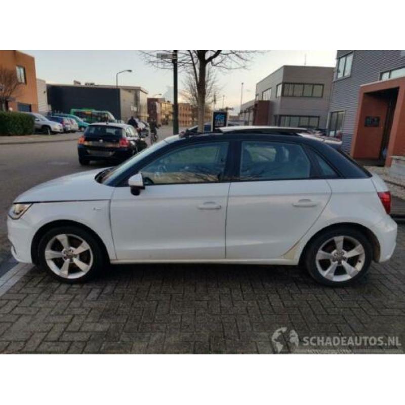 Audi A1 1.4 TFSI S-Line CoD PANO/NAVI/KEYLESS 150PK RIJDBAAR