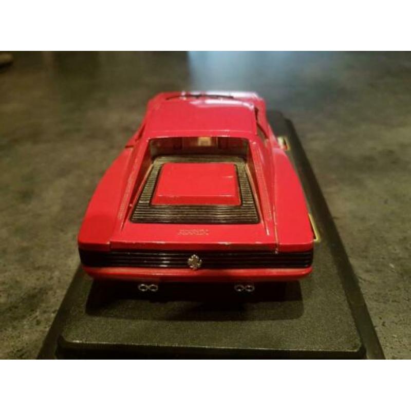 BBURAGO Ferrari Testarossa (1984) 1/24
