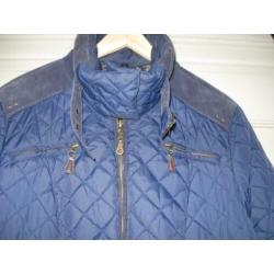 Stoere outdoor jassen maat 42-44 Blauw en wolwit.
