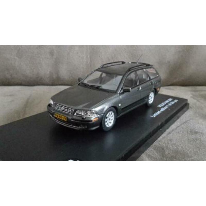 Triple 9 Volvo V40 2001 1/43