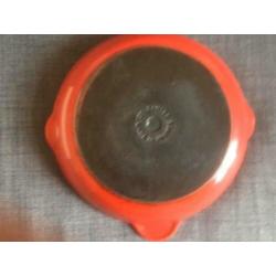Cousances nu Le Creuset: rode steelpan