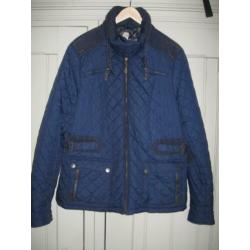 Stoere outdoor jassen maat 42-44 Blauw en wolwit.