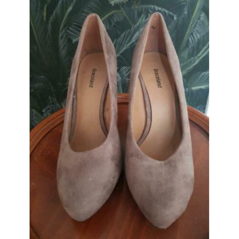 Beige suede pumps Graceland mt 39