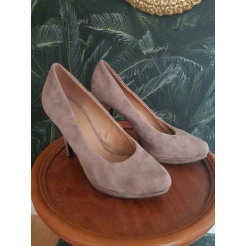 Beige suede pumps Graceland mt 39