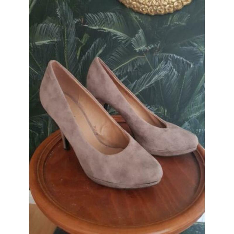 Beige suede pumps Graceland mt 39