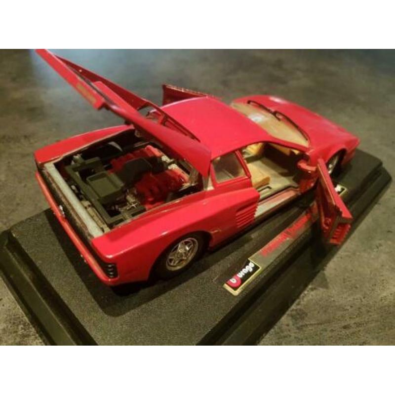 BBURAGO Ferrari Testarossa (1984) 1/24