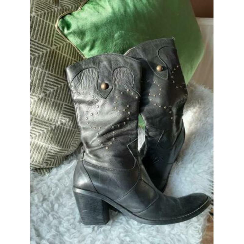 Mooie stoere laarsjes leer met studs