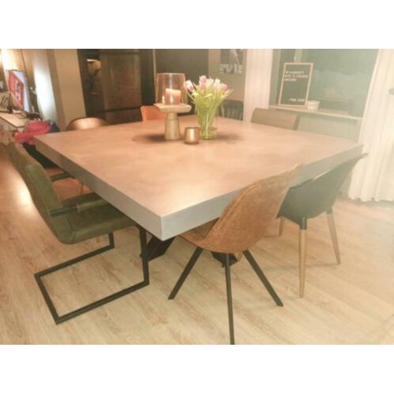 TAFEL 160x160 cm NU OPHALEN betonstuc betoncire tafel