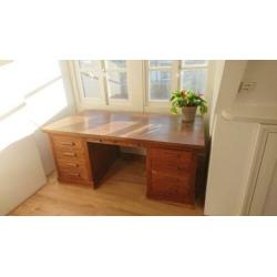 Houten bureau met lades (eikenhout)