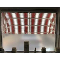 Markies 170 cm breed met ombouw 185 cm breed x 101 cm hoog.