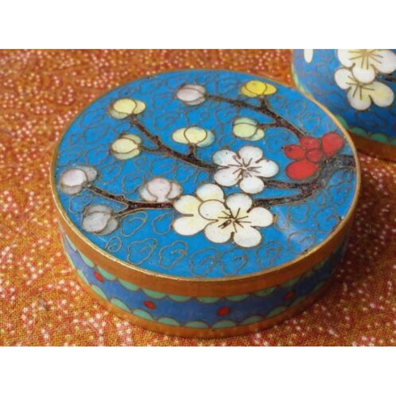 Mooi oud Chinees kruidenpotje van cloisonne 7,7 cm.