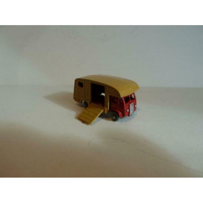 LESNEY HORSE TRANSPORT nr. 35 "MINT"
