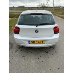 BMW 1-Serie 2.0 120D 5DR AUT 2013 Wit Parelmoer