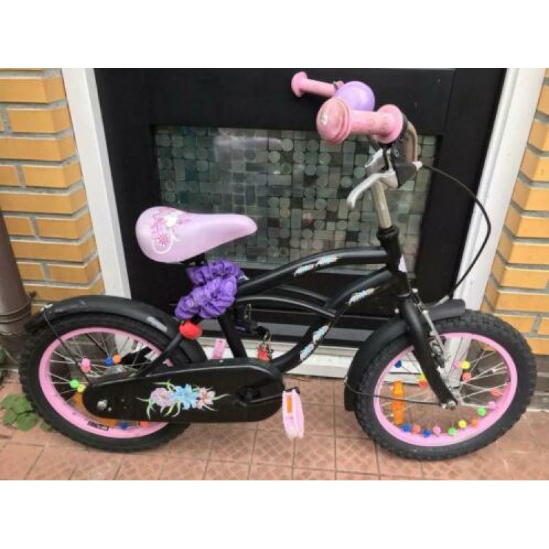 Kinder fietsje meisje