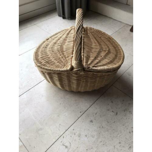 Eiermand rieten mandje krantenbak