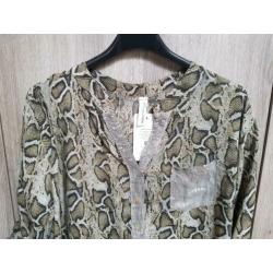 * KASTOPRUIMING* Blouse met print en palletjes in maat 46