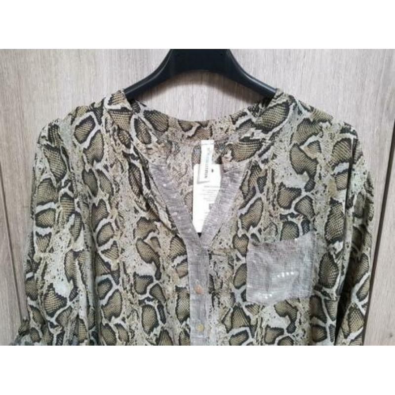 * KASTOPRUIMING* Blouse met print en palletjes in maat 46