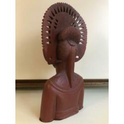 Beeldje, houtsnijwerk uit India