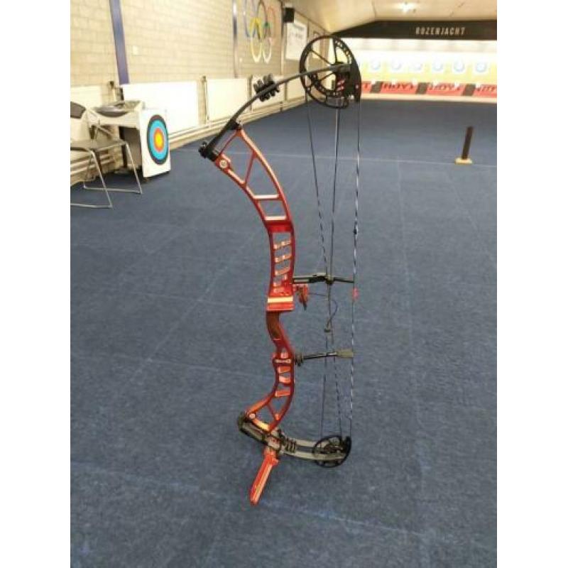 50lbs compound boog / Kinetic TriumX / RH