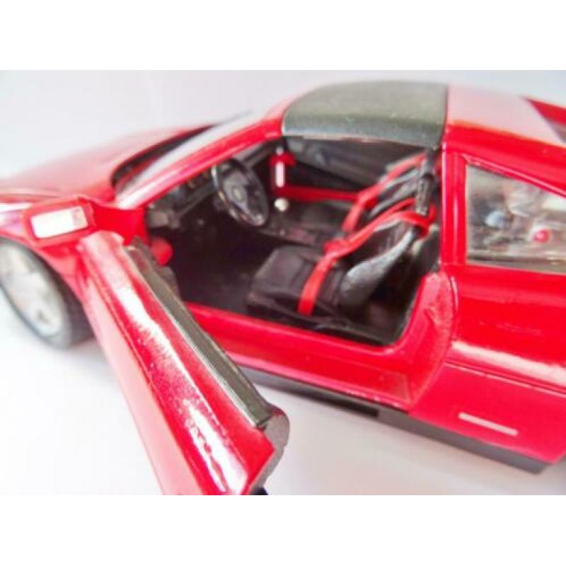 Ferrari 348 TS 1:18 Maisto metaal met plastic onderdelen