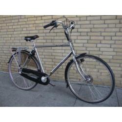Vandaag al fietsen op deze Batavus Future stads heren fiets