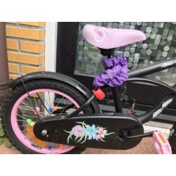 Kinder fietsje meisje