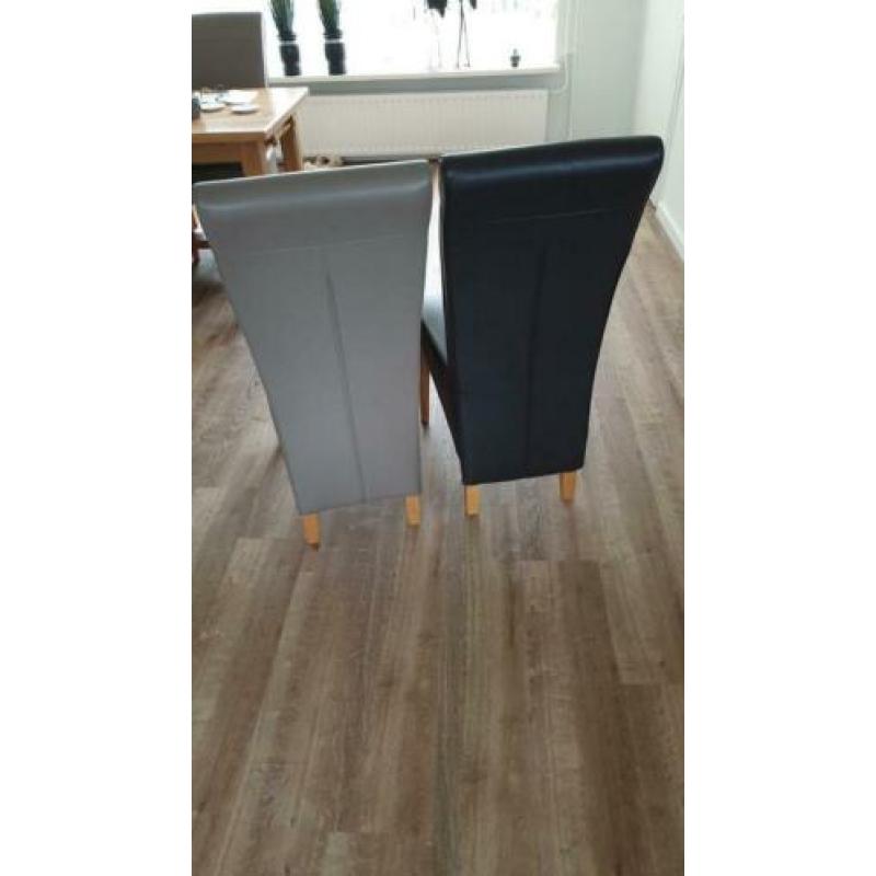 6 mooie stoelen weg ivm overcompleet