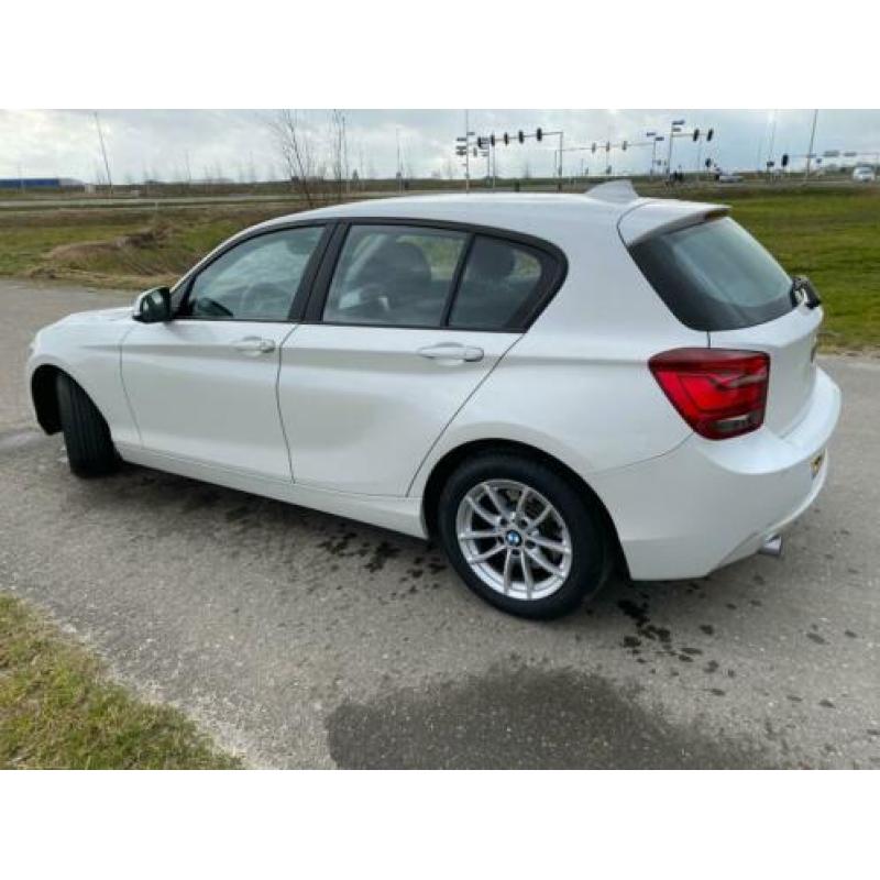 BMW 1-Serie 2.0 120D 5DR AUT 2013 Wit Parelmoer