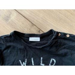 Z.g.a.n. Zwart shirtje van Next, met tekst + leeuw, maat 80
