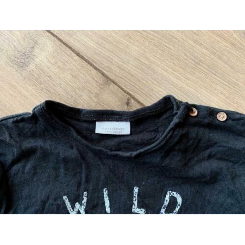 Z.g.a.n. Zwart shirtje van Next, met tekst + leeuw, maat 80