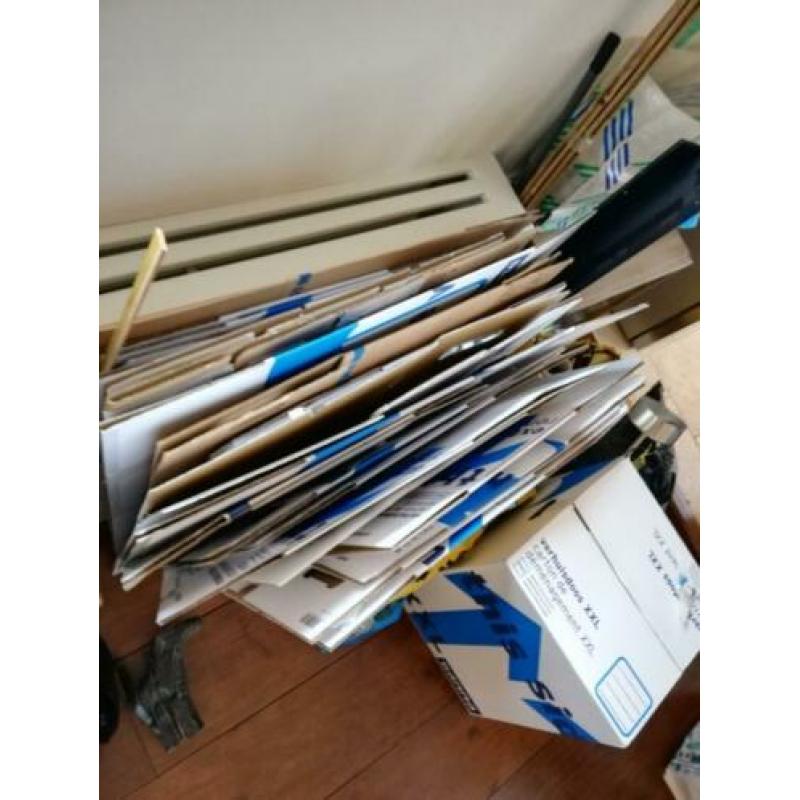 30 Verhuisdozen + dekens + verpakkingsmateriaal