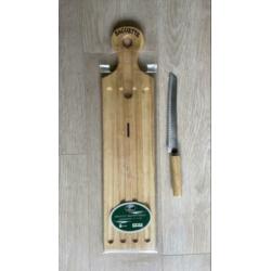 Broodplank met broodmes voor stokbrood